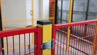 Installation of accessories for the robot safety fence